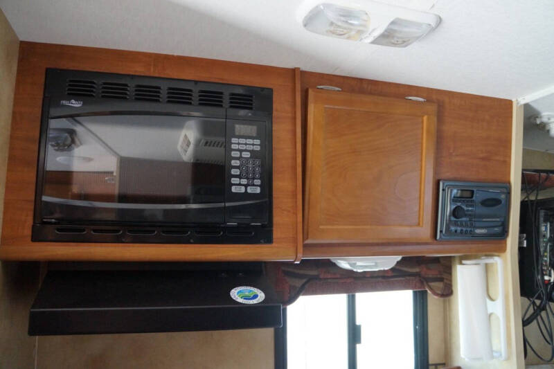 2011 Lance 950