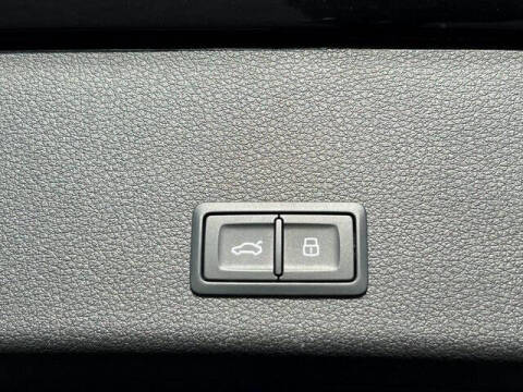 2024 Audi Q8 e-tron quattro Premium Plus