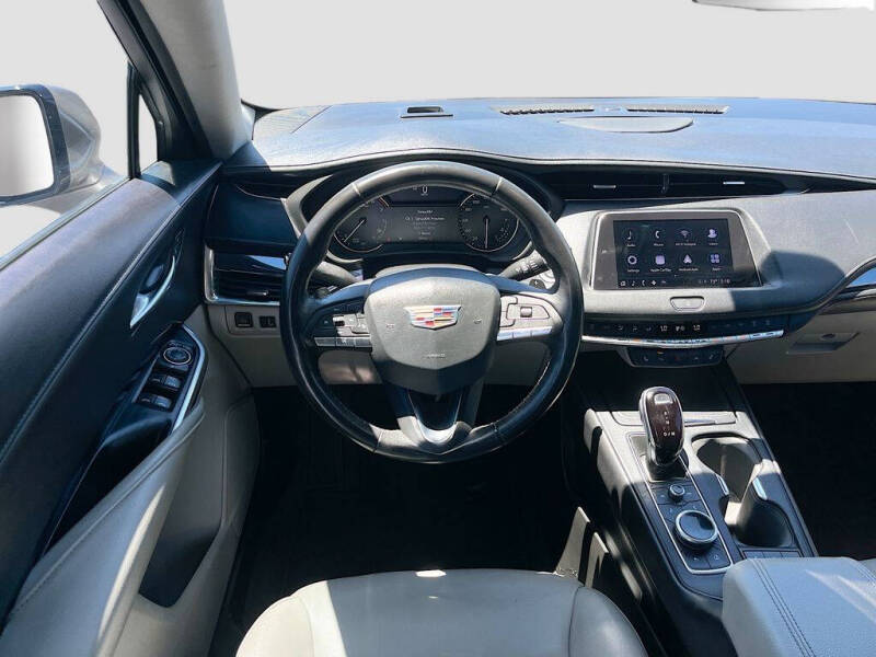 2022 Cadillac XT4 Luxury