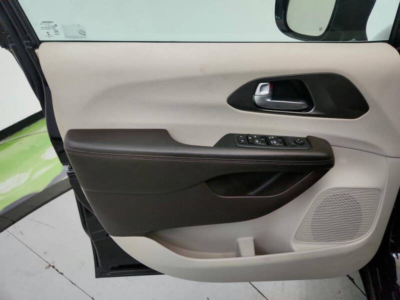 2017 Chrysler Pacifica Touring-L