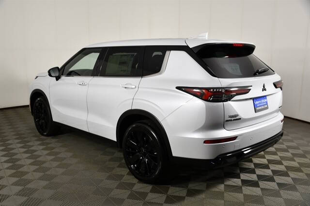 2026 Mitsubishi Outlander LE