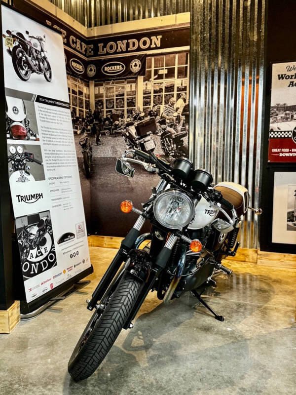 2015 Triumph Truxton 900