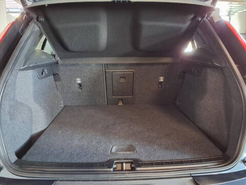 2021 Volvo XC40 T4 Momentum