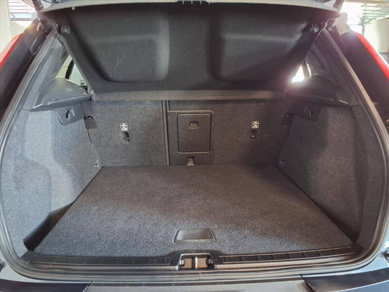 2021 Volvo XC40 T4 Momentum