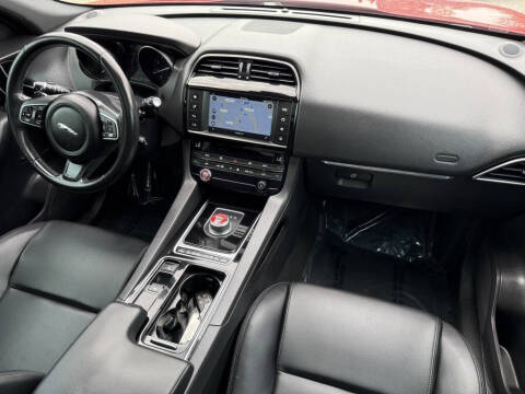 2018 Jaguar F-PACE 25t Premium