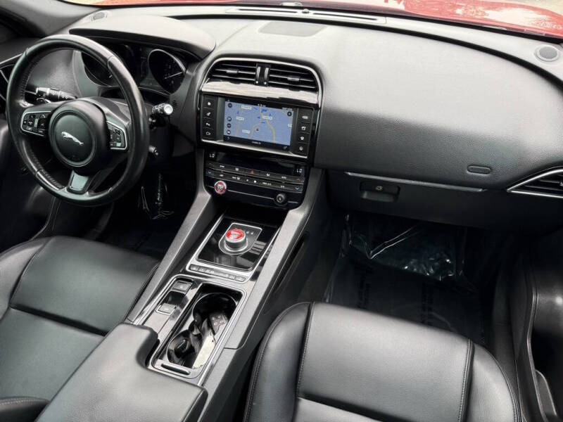 2018 Jaguar F-PACE 25t Premium