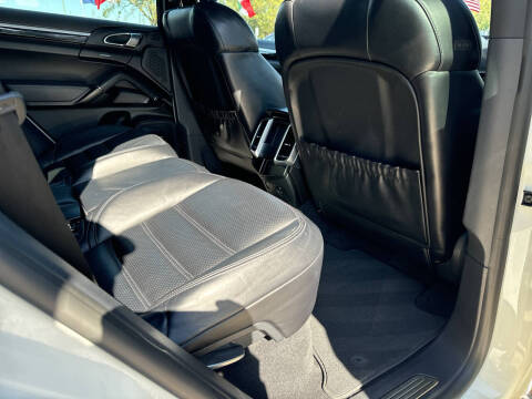 2017 Porsche Cayenne Platinum Edition