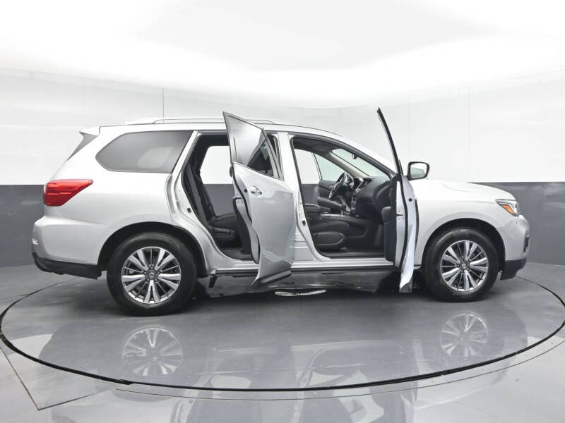 2020 Nissan Pathfinder SV