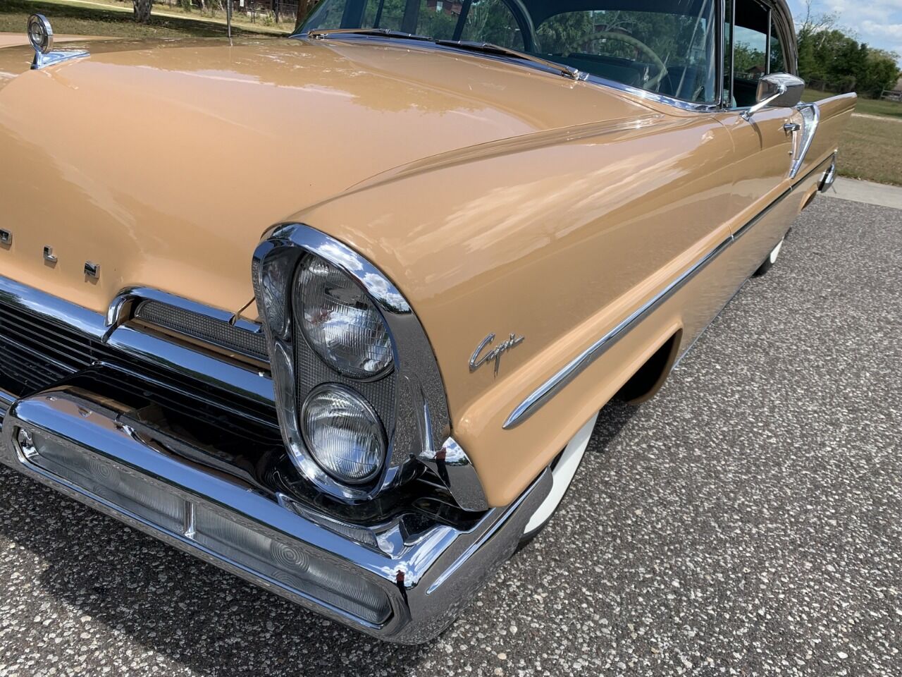 1957 Lincoln Capri 17