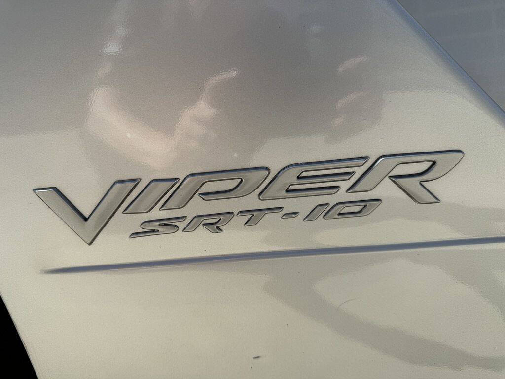2003 Dodge Viper 23