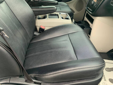 2016 Chrysler Town and Country Touring