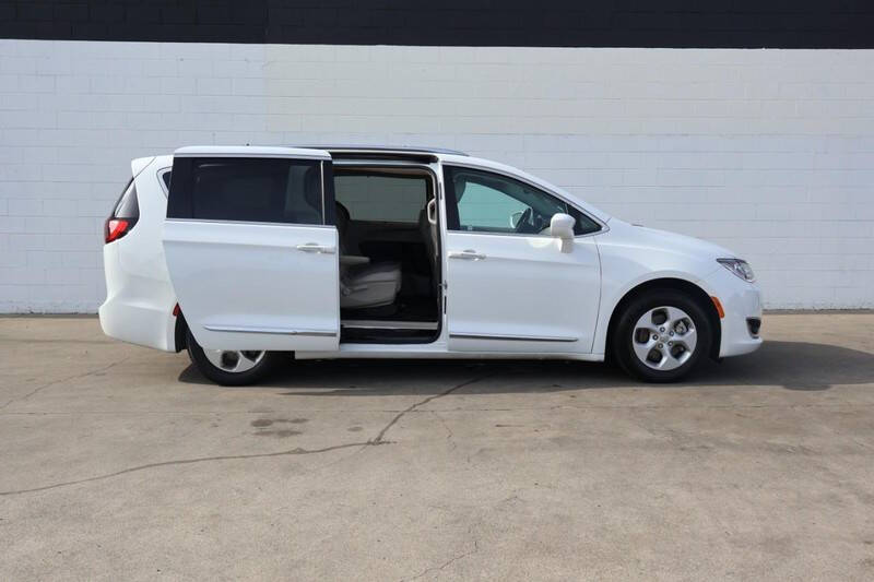 2018 Chrysler Pacifica Hybrid Touring L