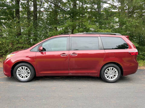 2017 Toyota Sienna XLE 8-Passenger