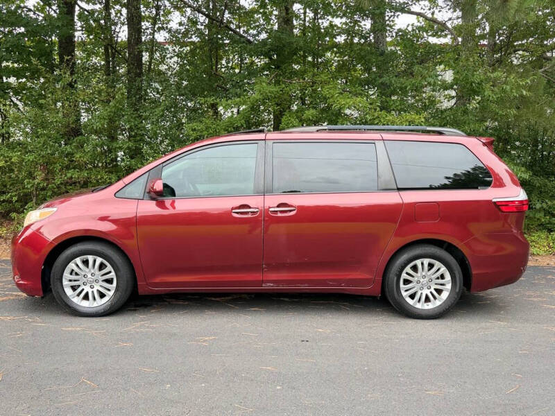 2017 Toyota Sienna XLE 8-Passenger