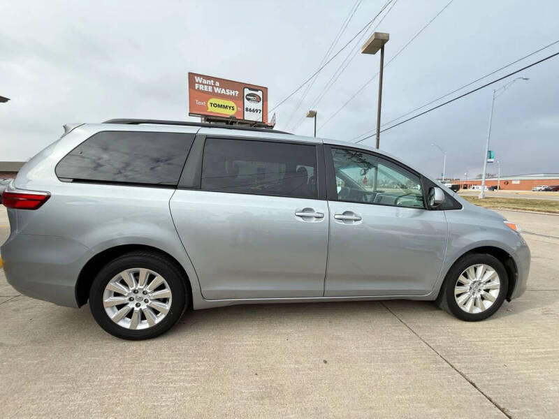 2015 Toyota Sienna LE 7-Passenger