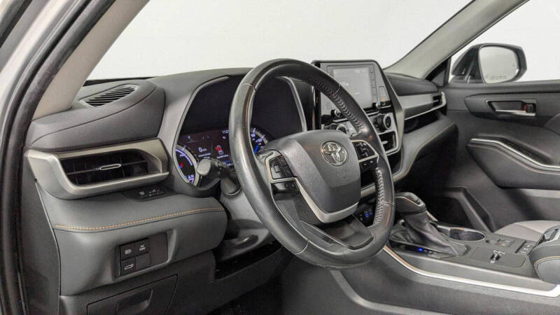 2022 Toyota Highlander Hybrid Bronze Edition