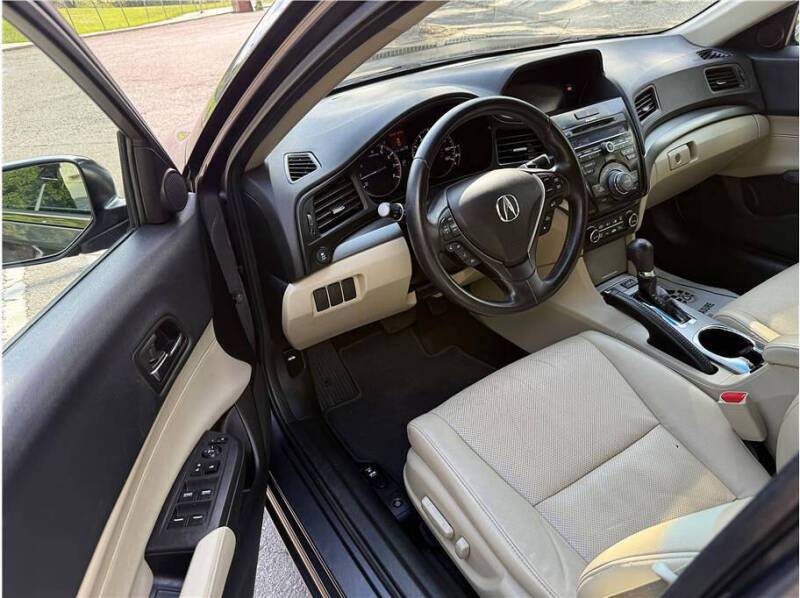 2015 Acura ILX 2.0L w/Tech
