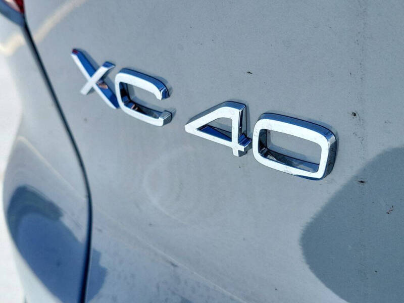 2026 Volvo XC40 B5 Plus