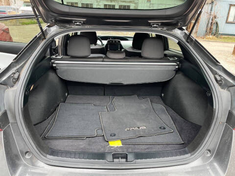 2022 Toyota Prius LE