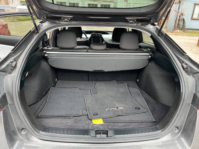 2022 Toyota Prius LE