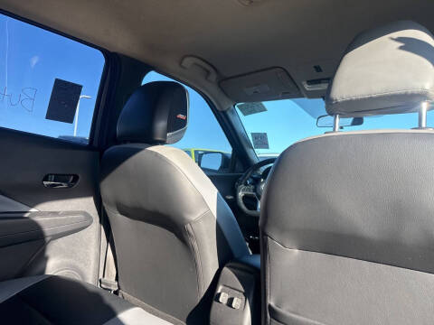 2023 Nissan Kicks SR