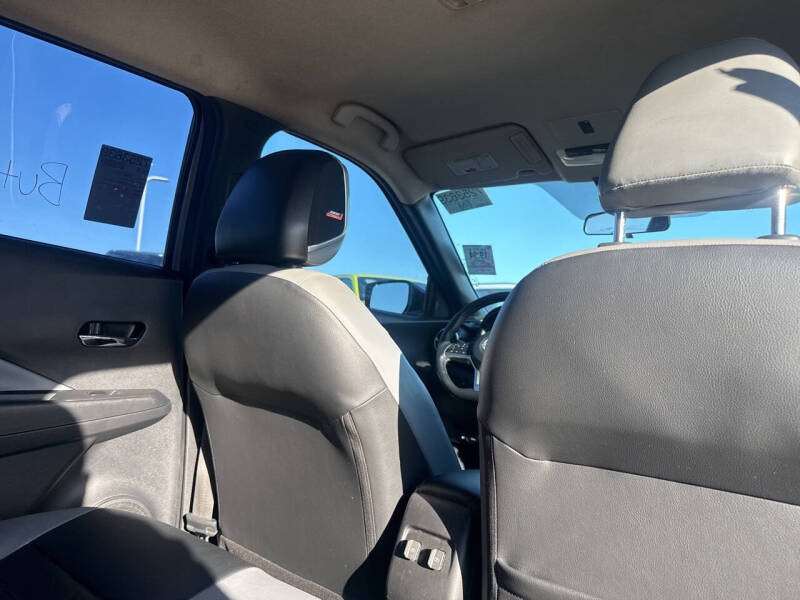 2023 Nissan Kicks SR