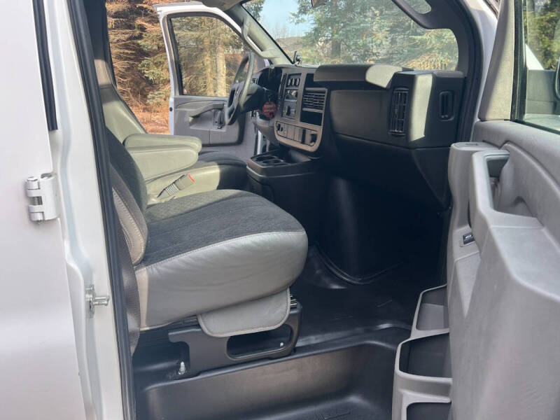 2024 GMC Savana 2500