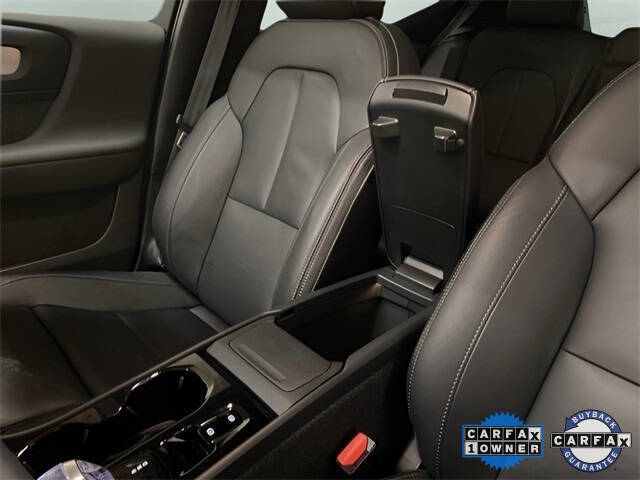 2025 Volvo XC40 B5 Plus Bright Theme