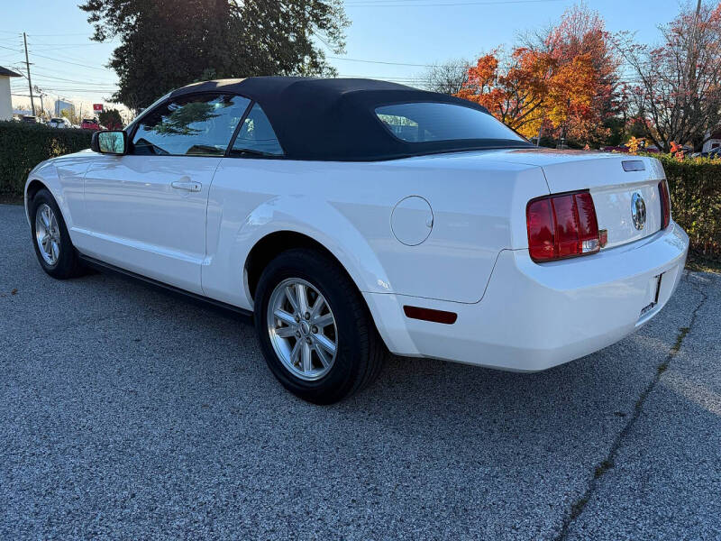 2006 Ford Mustang V6 Deluxe