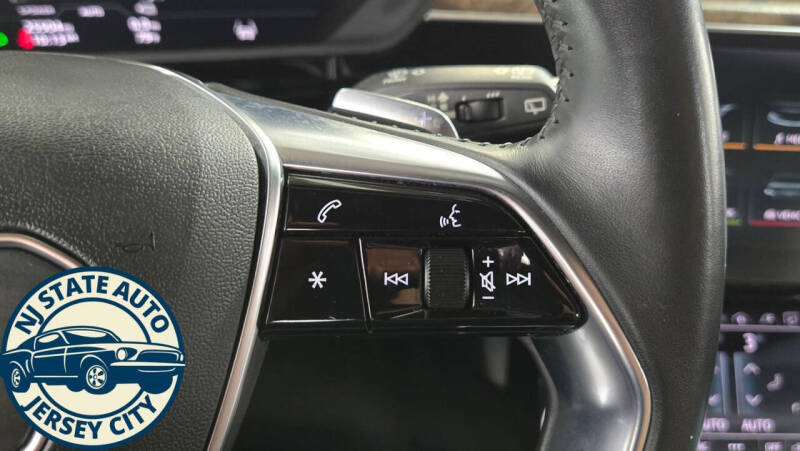 2021 Audi e-tron quattro Premium