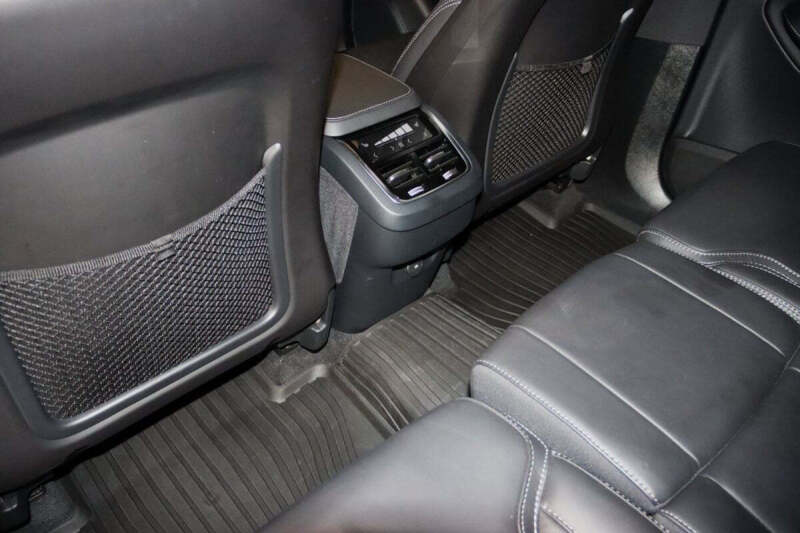 2023 Volvo XC90 B6 Ultimate Bright Theme 7P