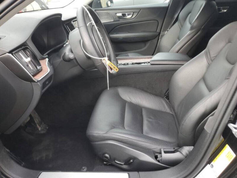 2025 Volvo V60 Cross Country B5 Plus