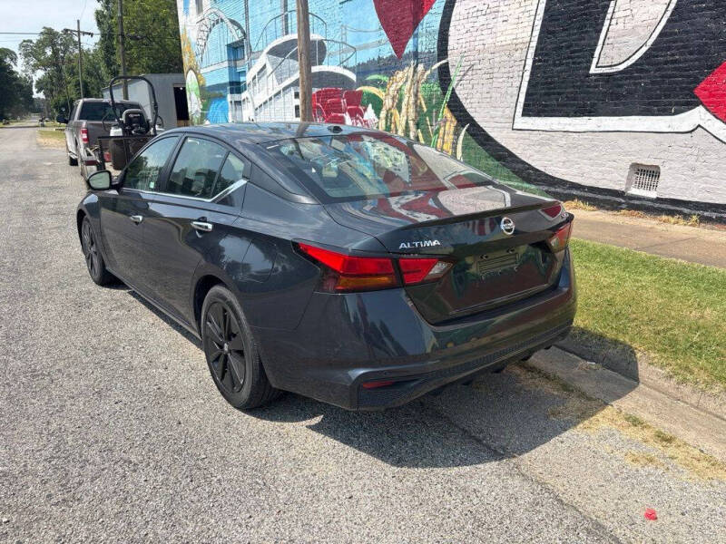 2022 Nissan Altima 2.5 SV