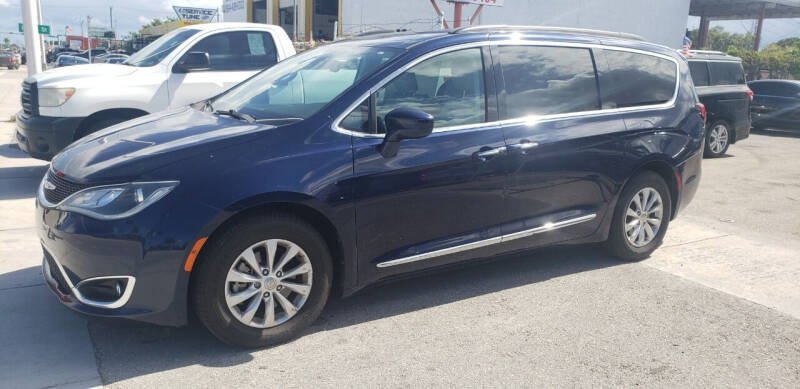 2017 Chrysler Pacifica for sale at INTERNATIONAL AUTO BROKERS INC in Hollywood FL