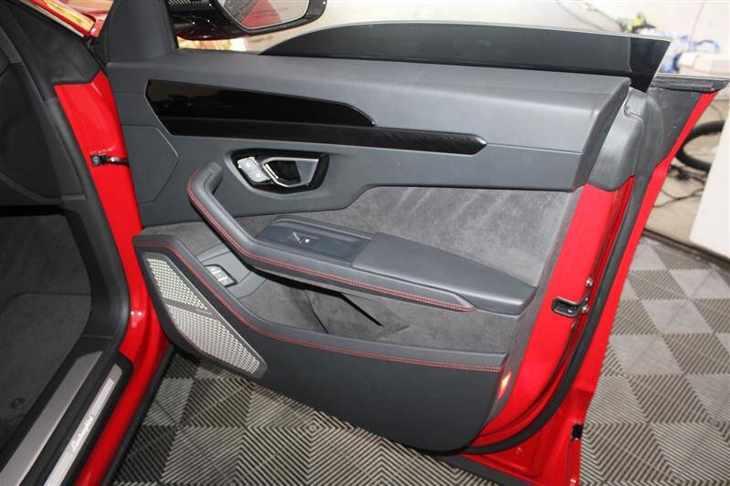 2025 Lamborghini Urus SE