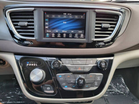 2021 Chrysler Voyager LX