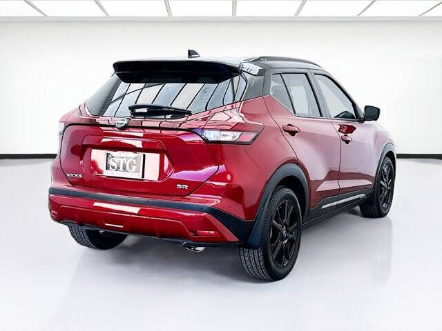 2022 Nissan Kicks SR