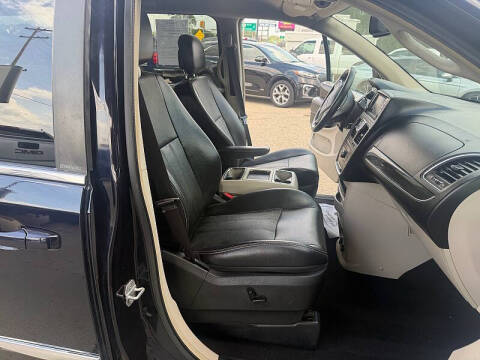 2011 Chrysler Town and Country Touring-L