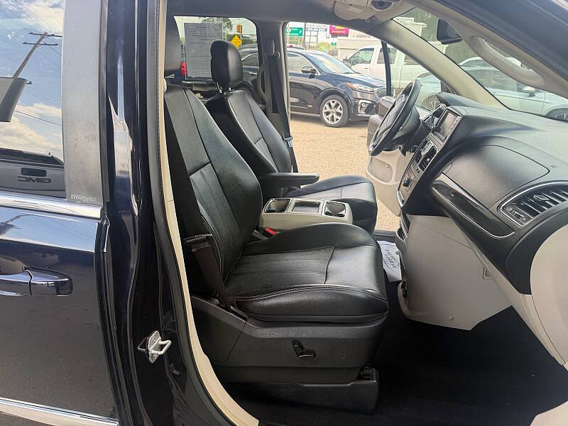 2011 Chrysler Town and Country Touring-L