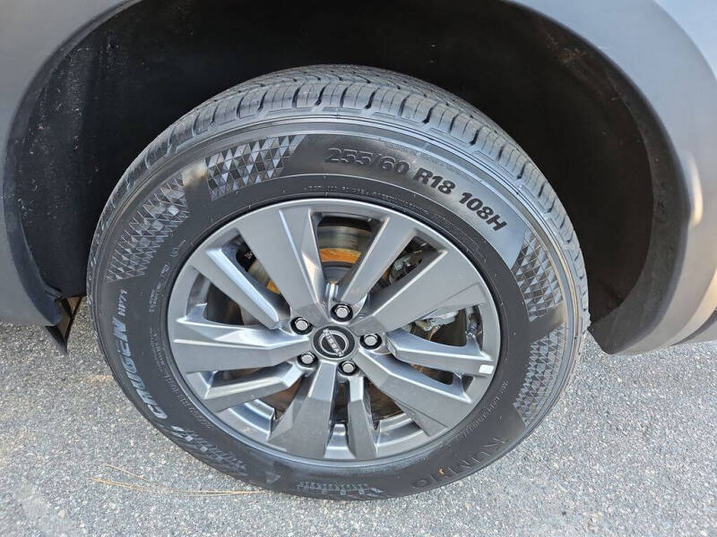 2025 Nissan Pathfinder SV