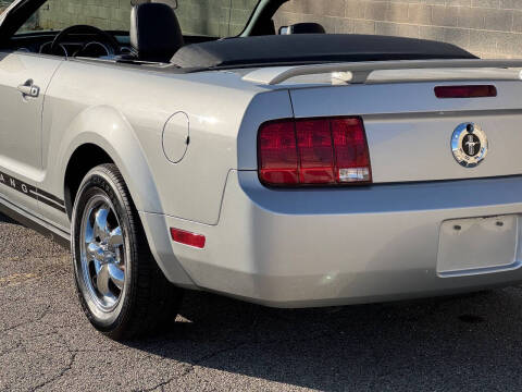 2005 Ford Mustang V6 Deluxe