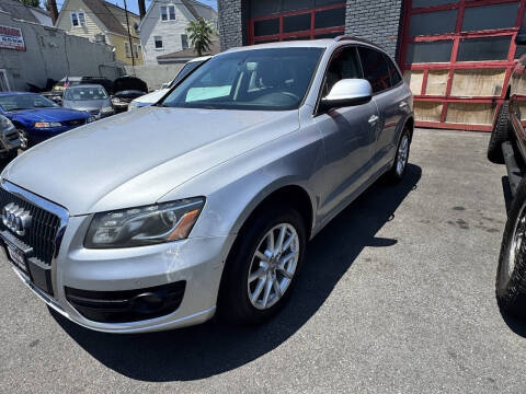 2011 Audi Q5 2.0T quattro Premium Plus