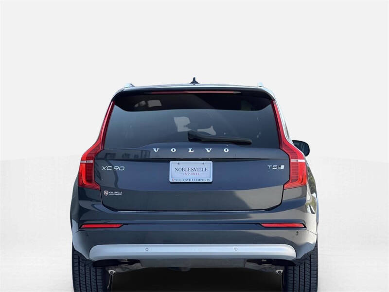 2022 Volvo XC90 T5 Momentum