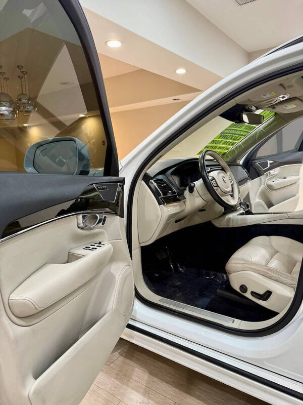 2018 Volvo XC90 T5 Momentum 7-Passenger