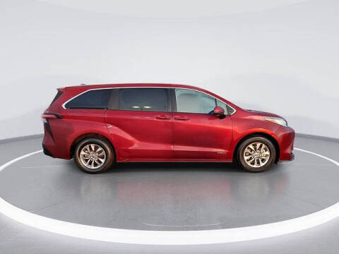 2021 Toyota Sienna LE 8-Passenger