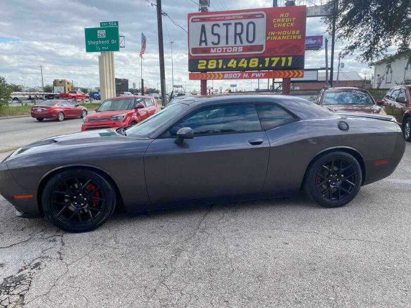 2015 Dodge Challenger SXT photo 2