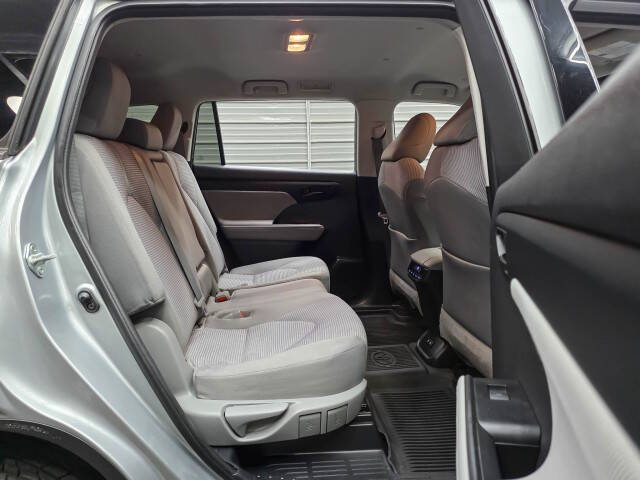 2021 Toyota Highlander LE