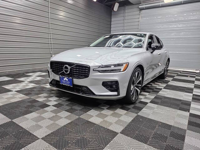 2022 Volvo S60 B5 Momentum