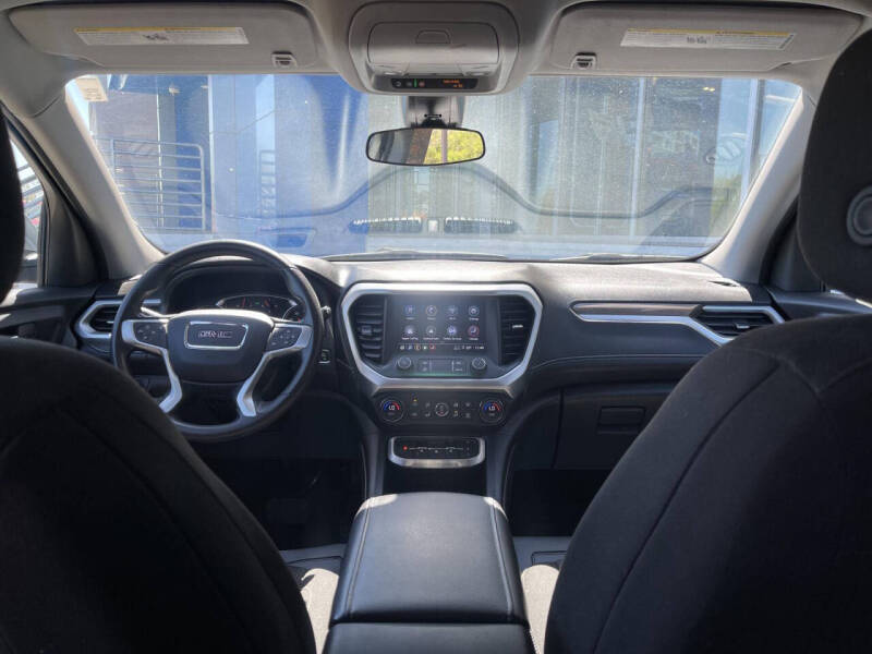 2023 GMC Acadia SLE