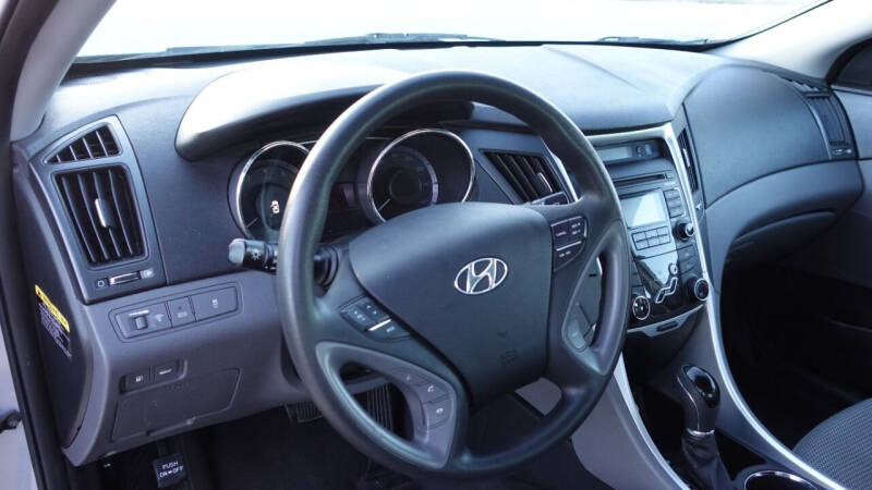 2011 Hyundai Sonata GLS photo 29